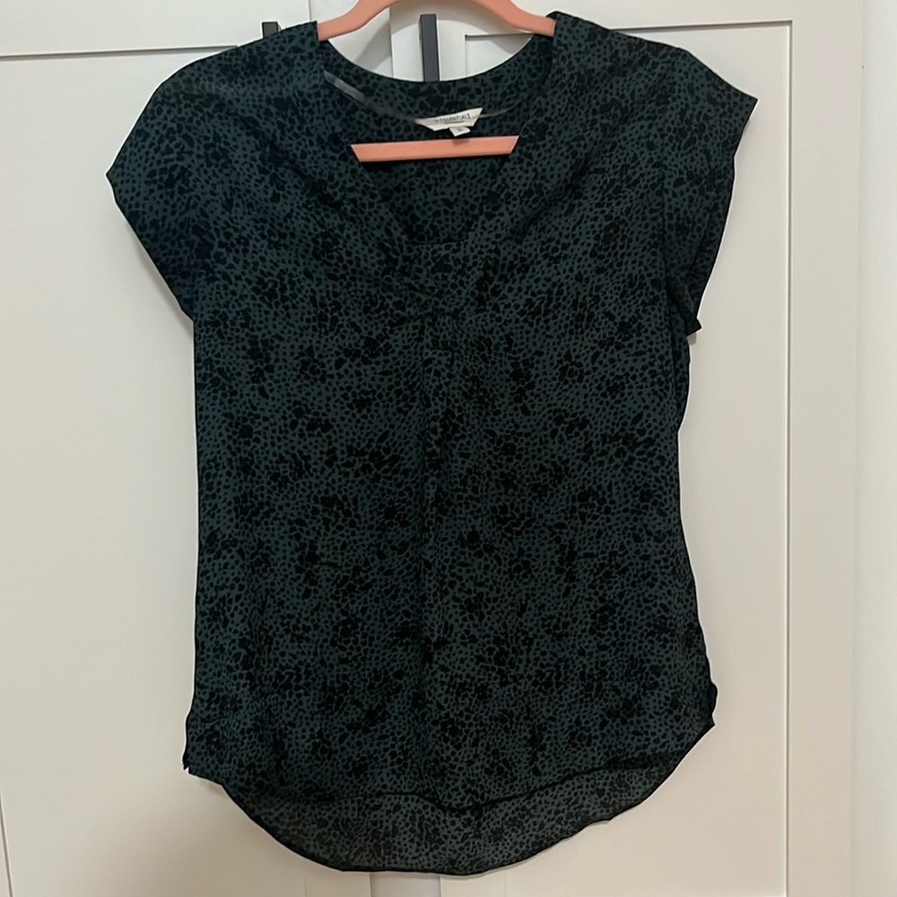 R Essentials Size M